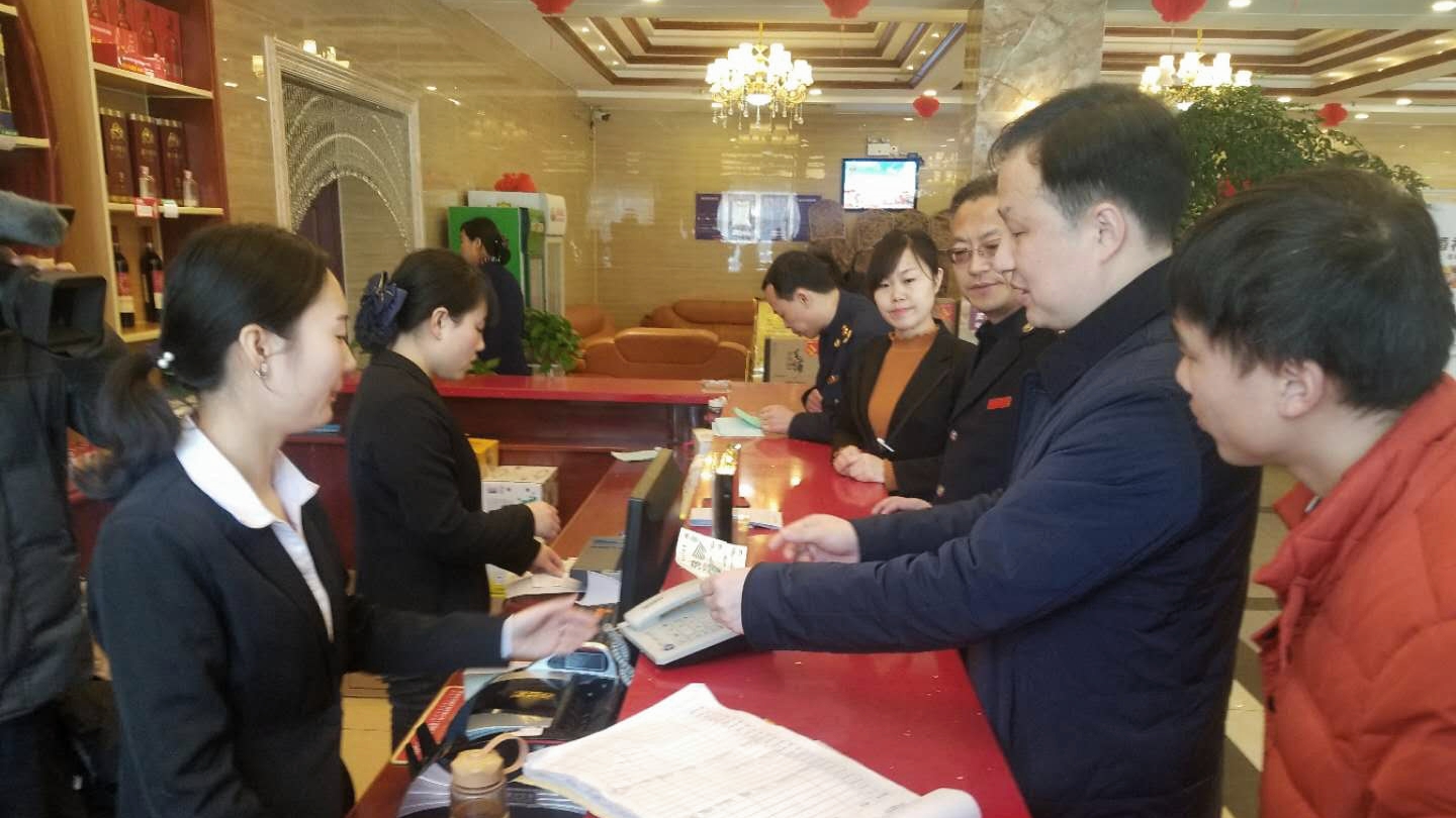 市纪委突击检查消费场所、居民小区 纠风除弊  正风肃纪