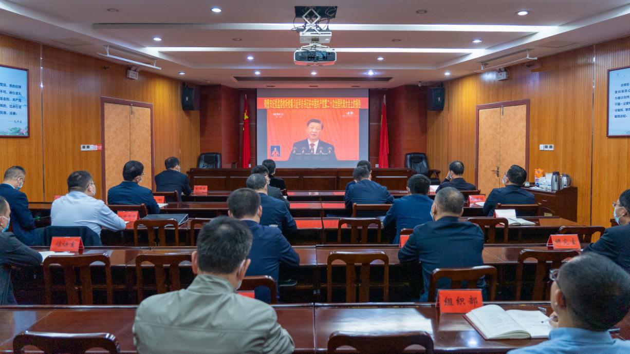 市纪委监委召开理论学习中心组（扩大）集中学习会 专题收听收看党的二十大开幕会
