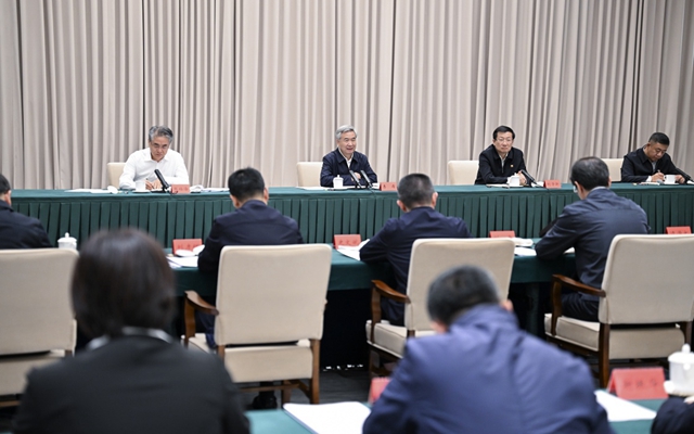 李希在黑龙江调研时强调 深入贯彻落实党的二十届三中全会精神 充分发挥全面从严治党政治引领和政治保障作用