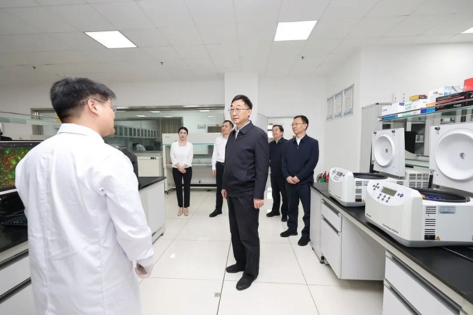 刘宁在郑州走访慰问青年团队代表时寄语 胸怀远大理想 矢志拼搏奋斗 为奋进“十五五”贡献青春力量